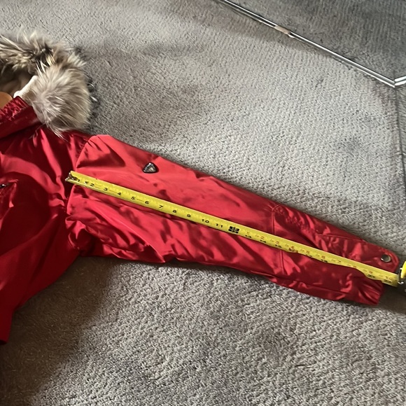 Beautiful red one piece postcard ski suit. Size 8 . From Gorsuch in Vail Co . - Picture 11 of 13